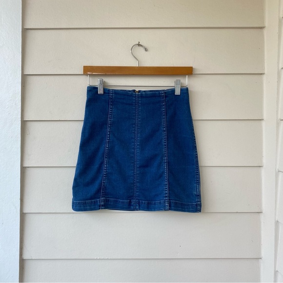 FREE PEOPLE • Medium Wash Denim Mini Skirt size 4 - Picture 3 of 16